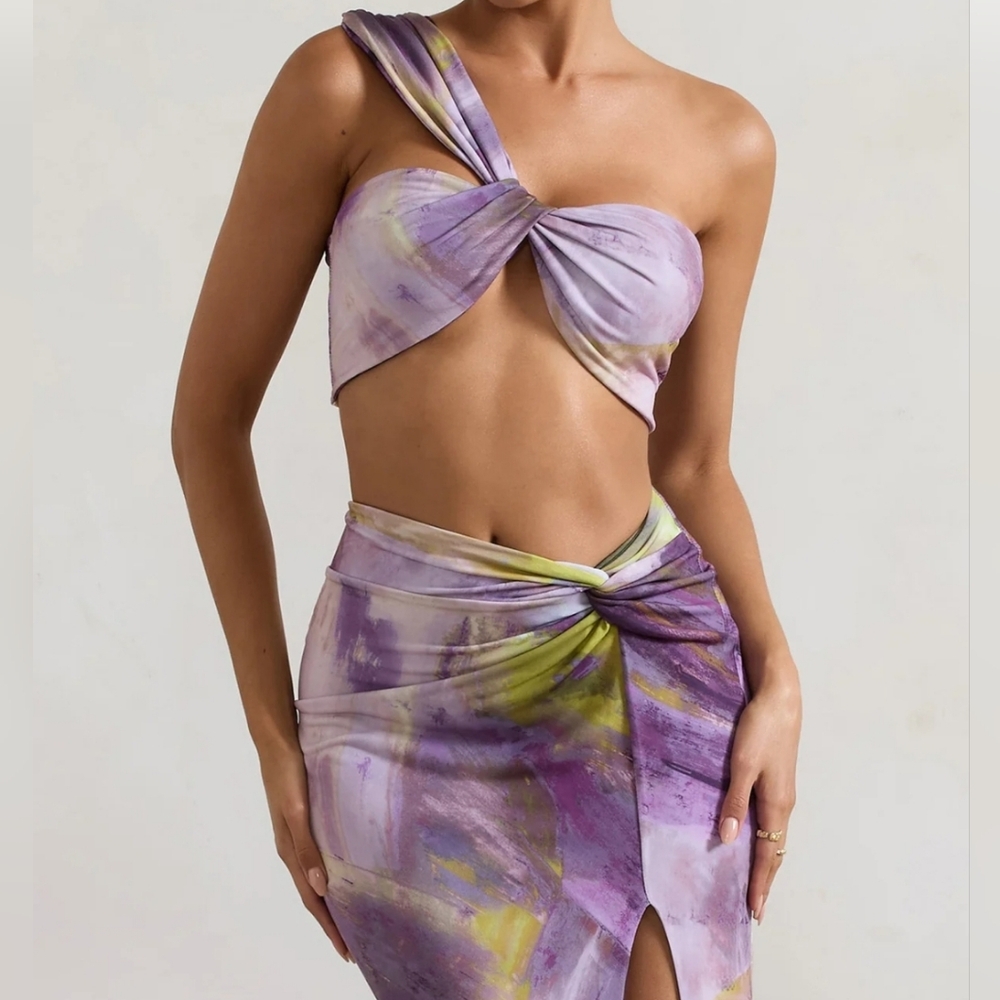 Purple vacation look